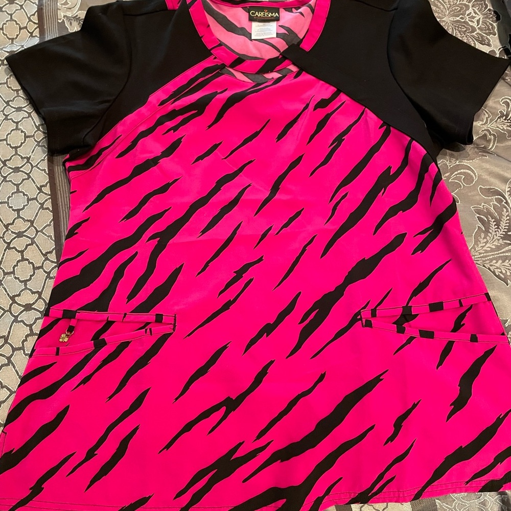 Super cute stretch scrub top